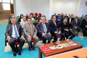 Vali Erol, ar�c�l�kta yapay zek� teknolojileri kullan�m� �al��tay��na kat�ld�